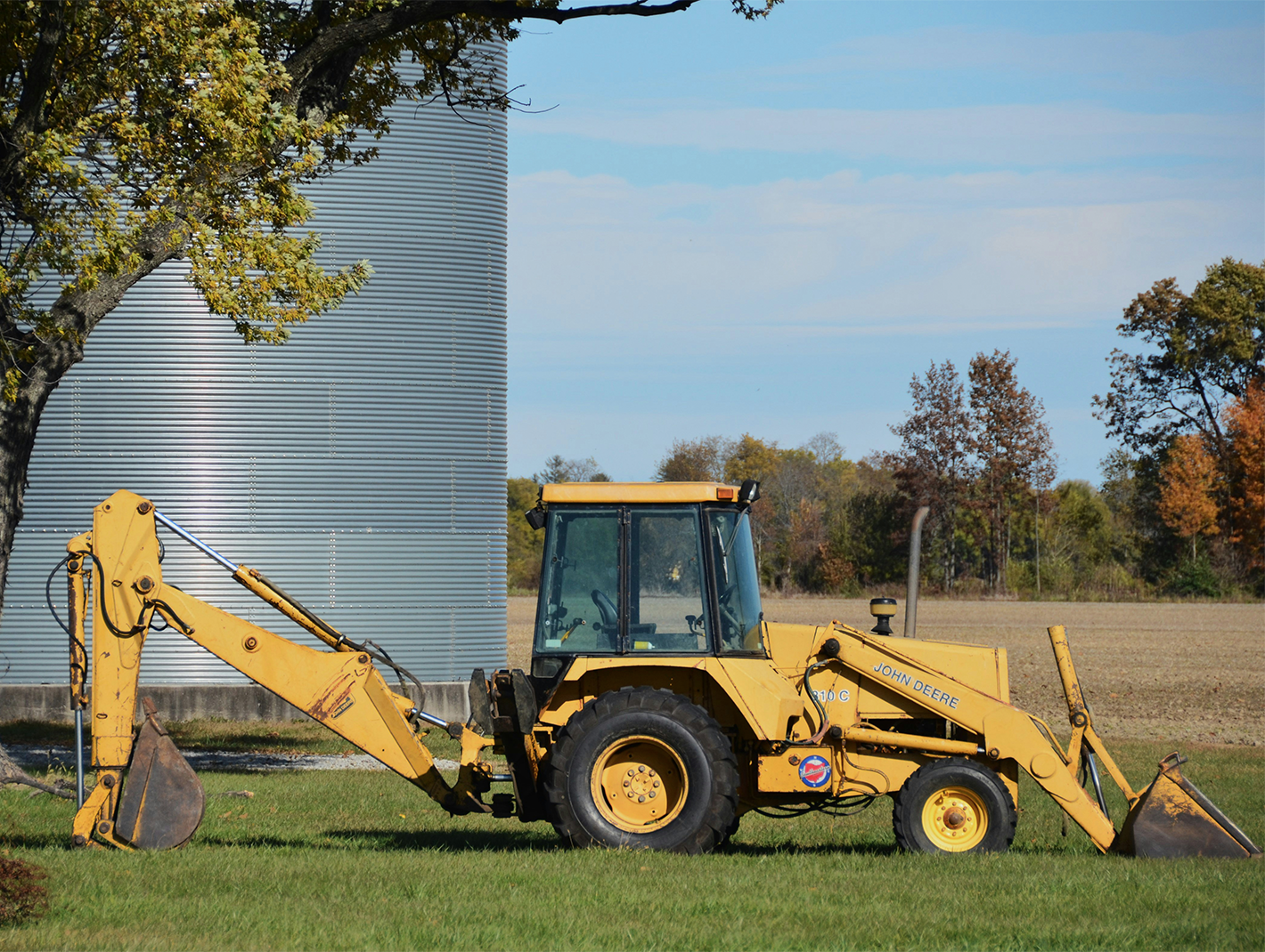How to select suitable and durable seals for excavators and loaders？