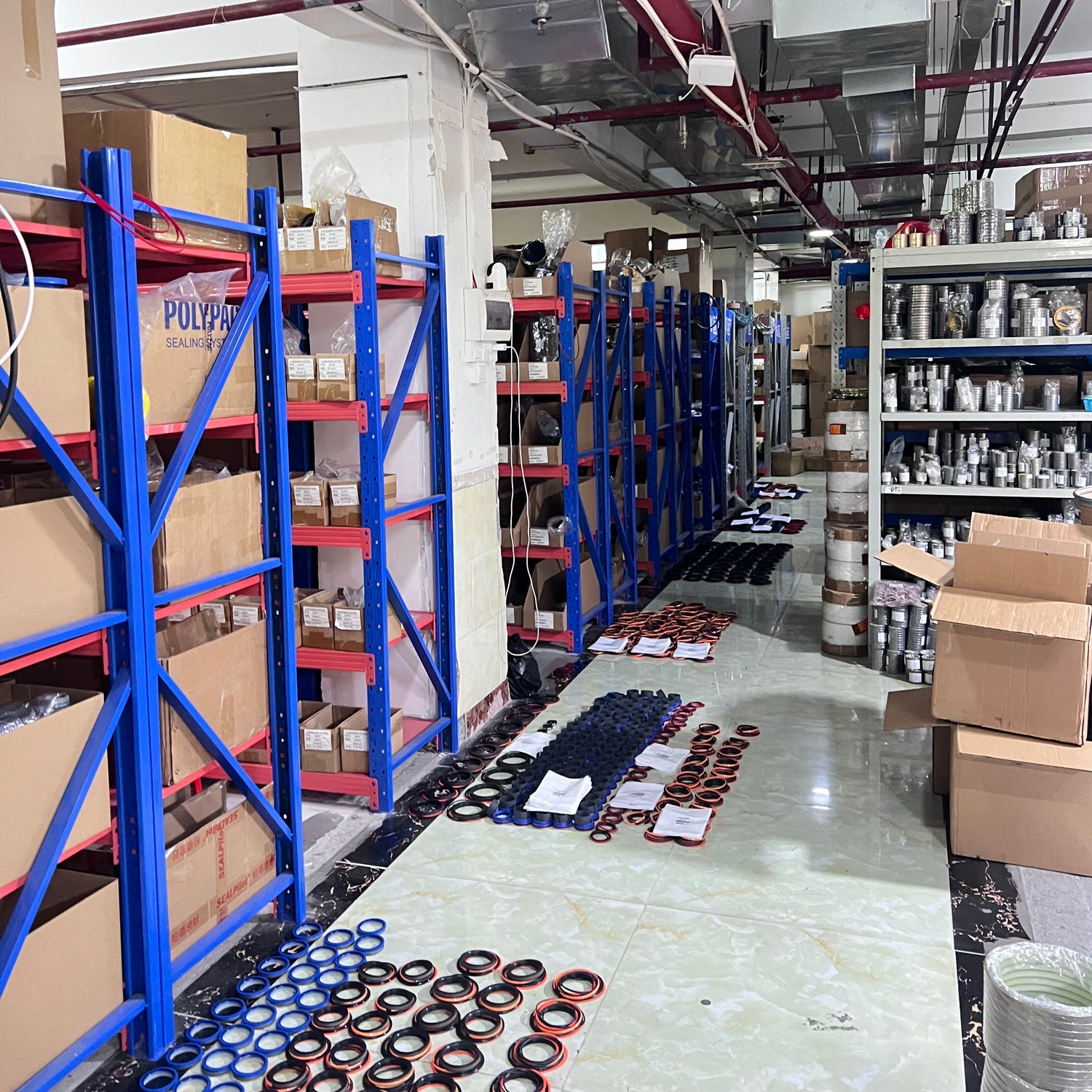 Heavy machinery hydraulic seal kits warehouse inventory at RuijueParts for global wholesale supply